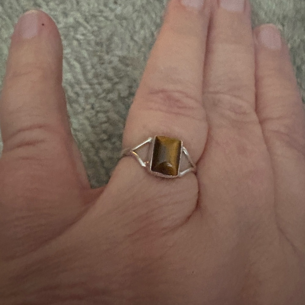 EUC .925 sterling silver tigers eye petite ring size 6.5